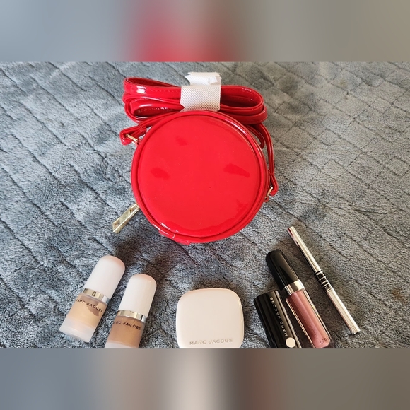 NWOT Marc Jacobs BUNDLE #3. Mini Patent Leather Crossbody & Beauty Items. - Picture 4 of 9